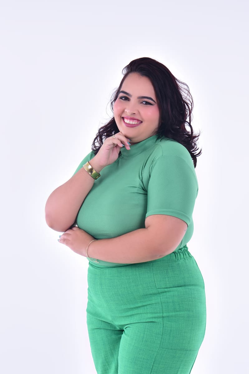 Retrato de Victoria sorrindo, com a mão apoiada no queixo